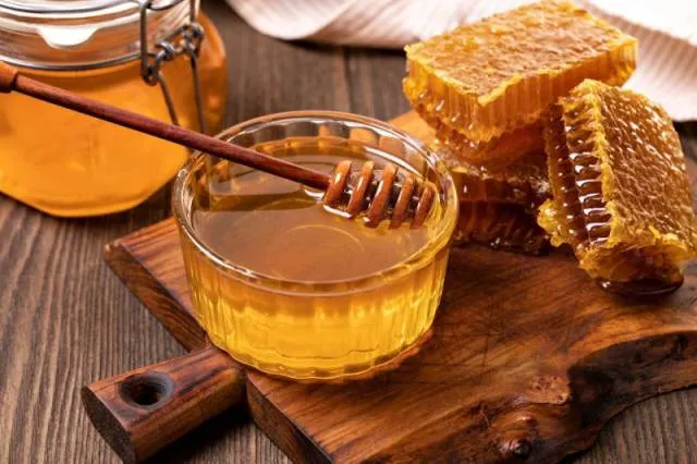 عسل با کیفیت انتخاب هوشمندانه ای برای پک های لوکس ارزاق پرسنلی عسل با کیفیت انتخاب هوشمندانه ای برای پک های لوکس ارزاق پرسنلی